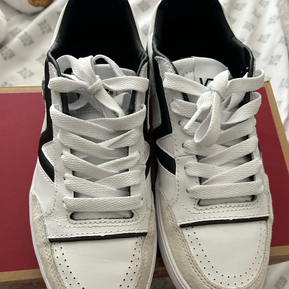 Vans Like new , with box. I used just once - Picture 2 of 5